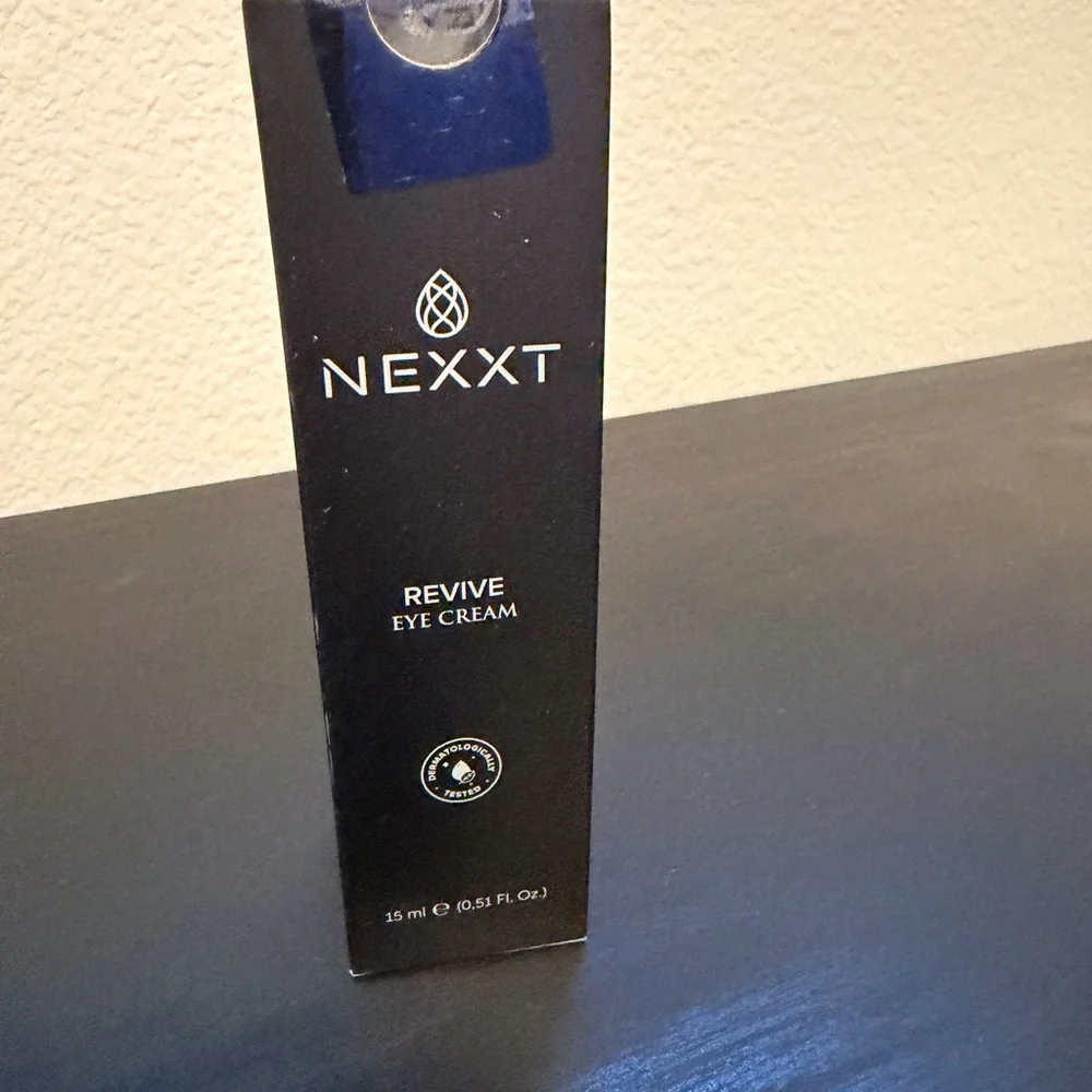 NWT NEXXT Revive Eye Cream - Black